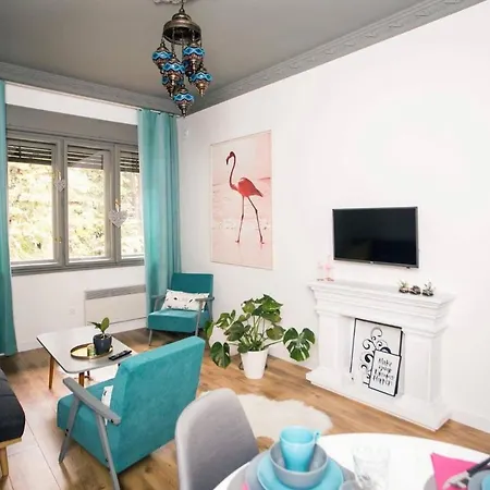 Flamingos ★ Free Parking ★ Center ★ Apartment
